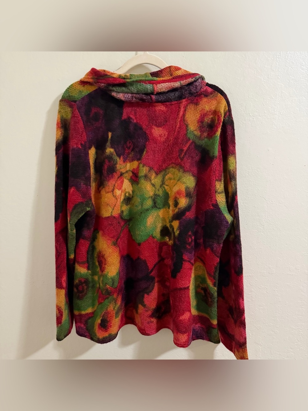 Habitat Abstract Floral Easy Cowl
Sweater - Large watercolor floral print. - Picture 11 of 11